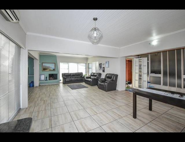 5 BEDROOM HOUSE FOR SALE IN PAROW NORTH